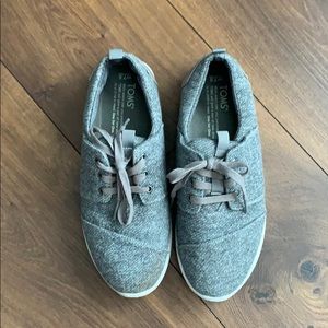 Toms sneakers size 7.5